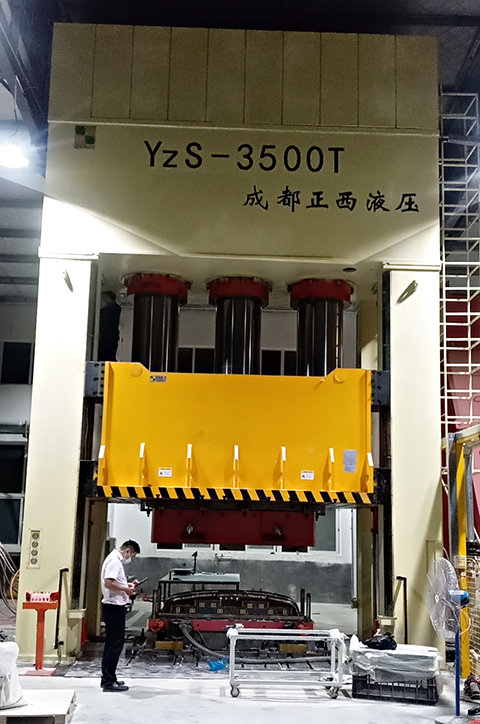 山東青島液壓機客戶定制的3500噸框架液壓機，成功安裝交付使用，你想知道交貨期多久嗎？